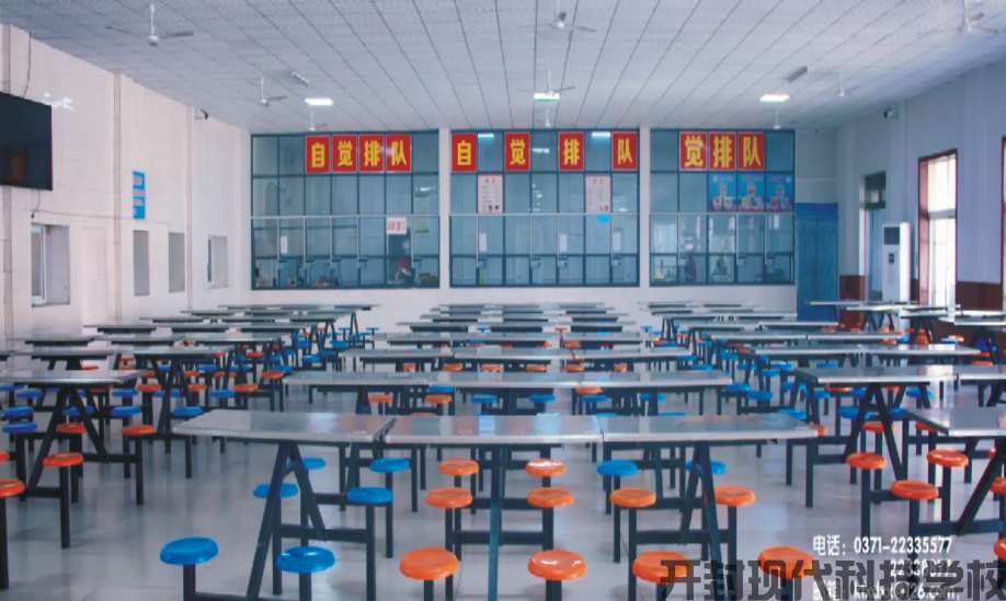 2個(gè)學(xué)生食堂，面積2500平方，36名廚